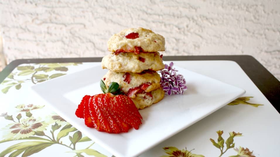 strawberry banana shortbread cookies
