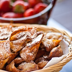 Nutella and Strawberry Wontons