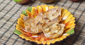 mini apple pies in wonton wrappers