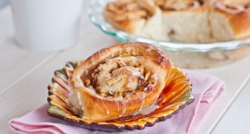 apple and pecan cinnamon rolls-23