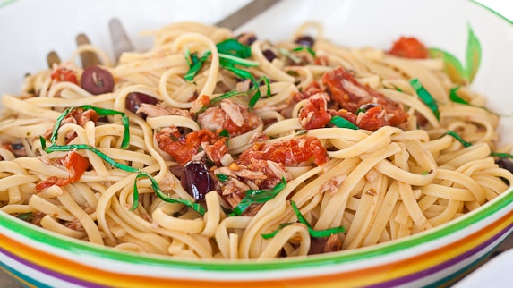 pasta puttanesca with tuna-1-3