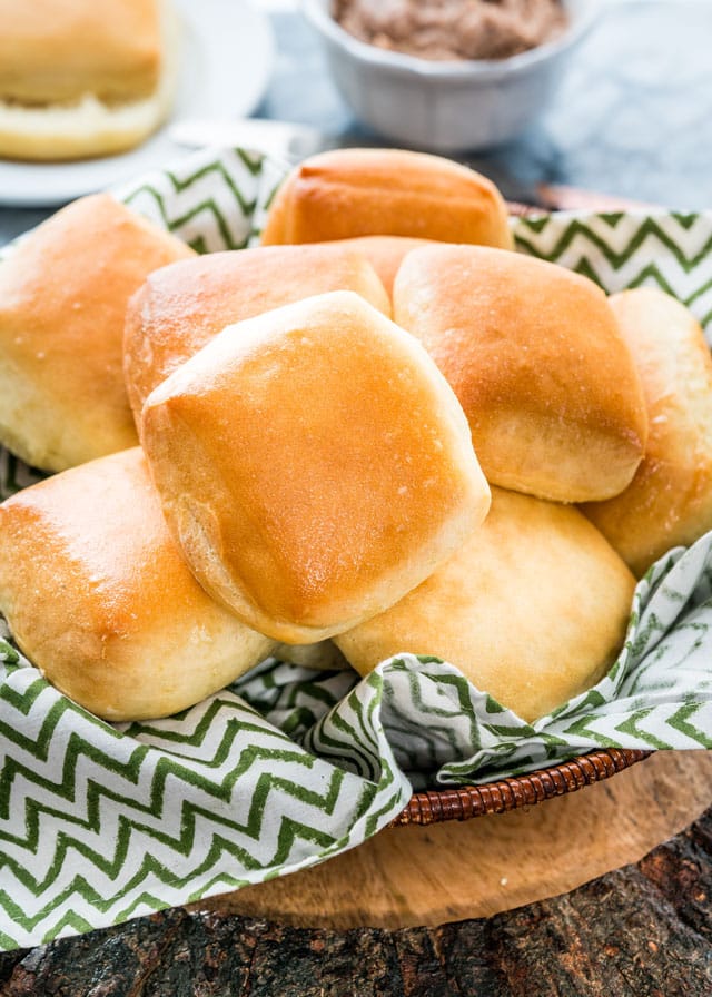 Texas Roadhouse Rolls – copycat recipe of the Texas roadhouse rolls! These rolls are incredibly fluffy, buttery and super tender, probably the best rolls you will ever eat.