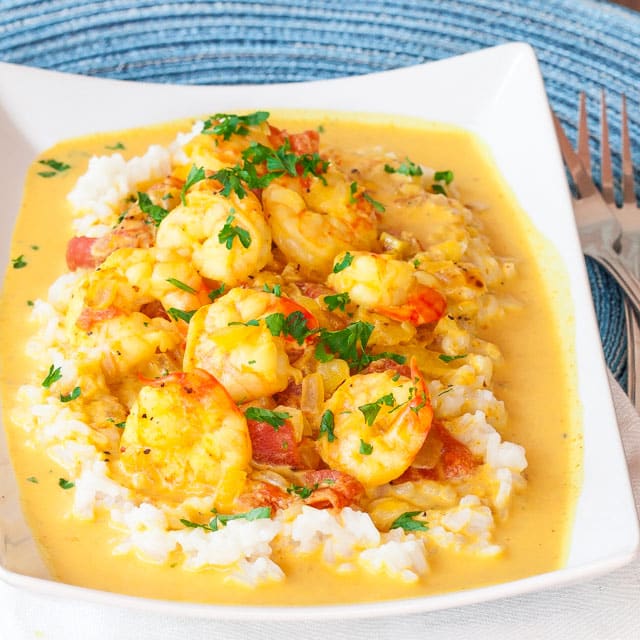 Coconut Shrimp Curry – Try this amazing recipe for this tasty and flavorful coconut shrimp curry, comfort food at its finest.
