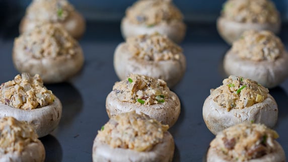 bacon and cream cheese stuffed mushrooms-1-4