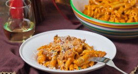 roasted red pepper pecan pesto pasta-1-2