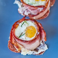 eggs in bacon baskets
