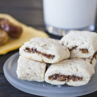 fig cookies on a plate