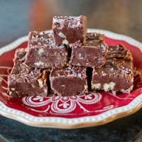 a plate of 2 minute microwavable fudge