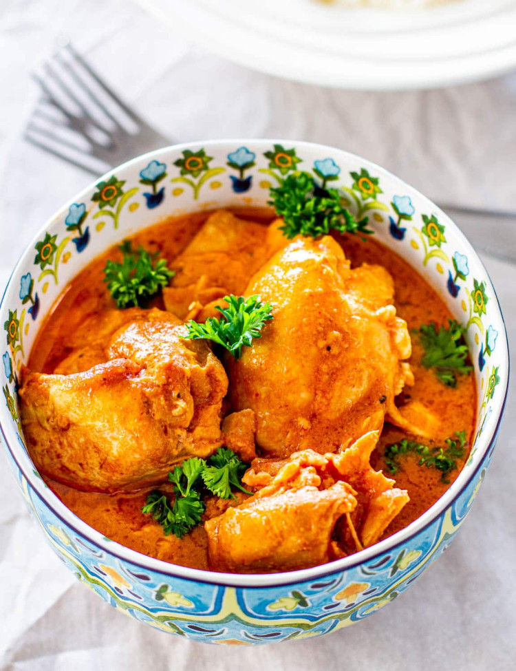 a bowl of crock pot thai chicken
