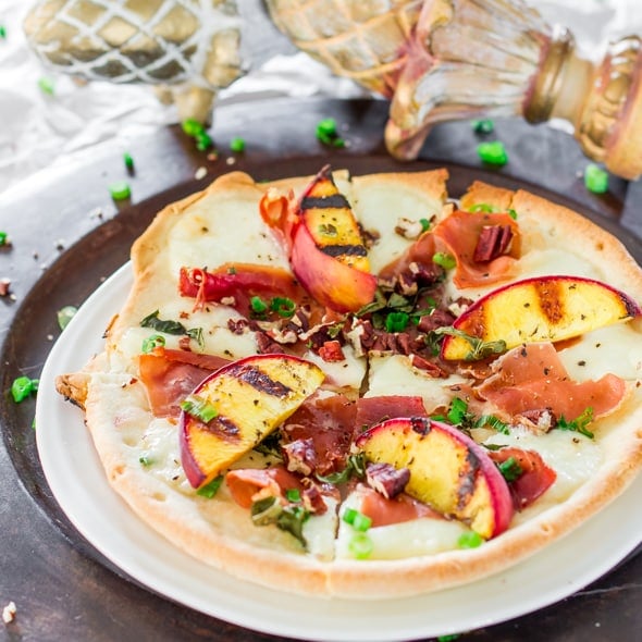 Grilled Peach and Prosciutto Flatbread – the perfect healthy and delicious summer food. 