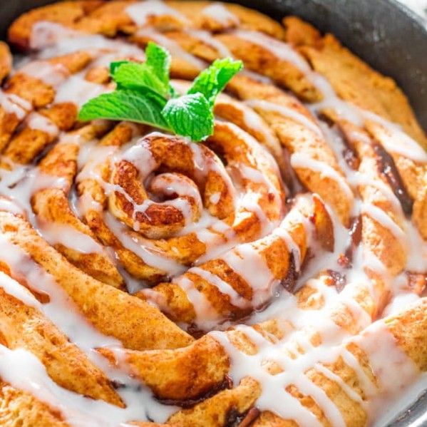 giant skillet cinnamon roll drizzled with icing