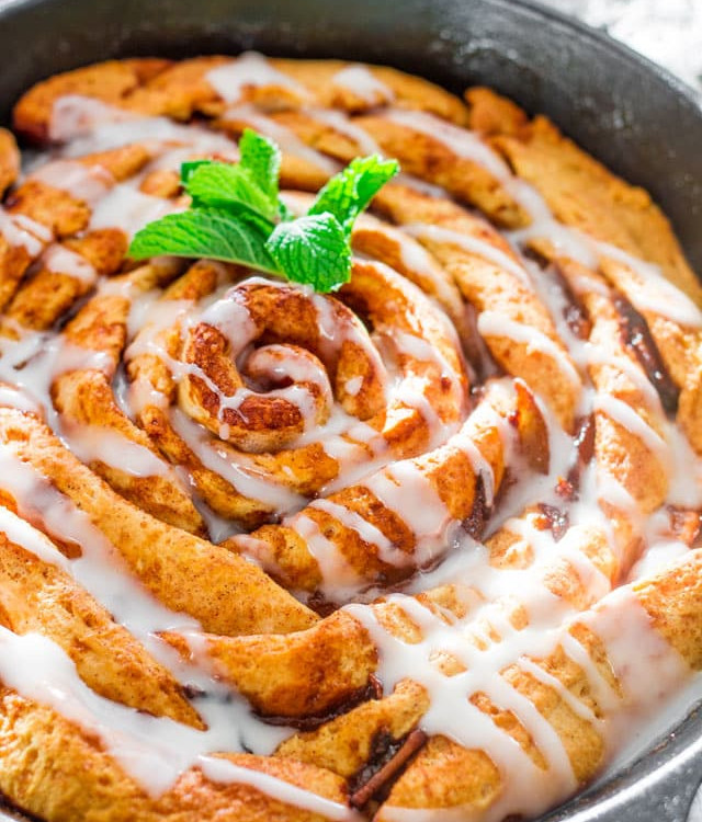 giant skillet cinnamon roll drizzled with icing