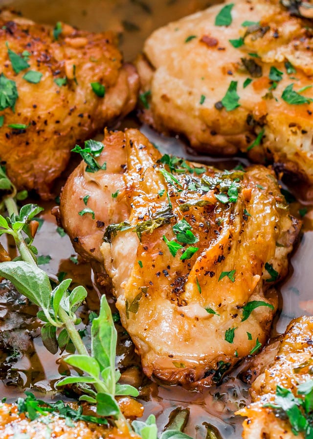 Chicken in Garlic and Herb Sauce – incredibly juicy chicken thighs in a simple and amazing garlic, herb and sherry sauce 