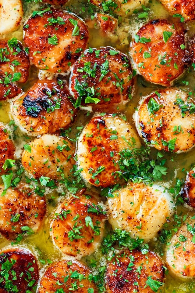 overhead shot of lemon garlic scallops