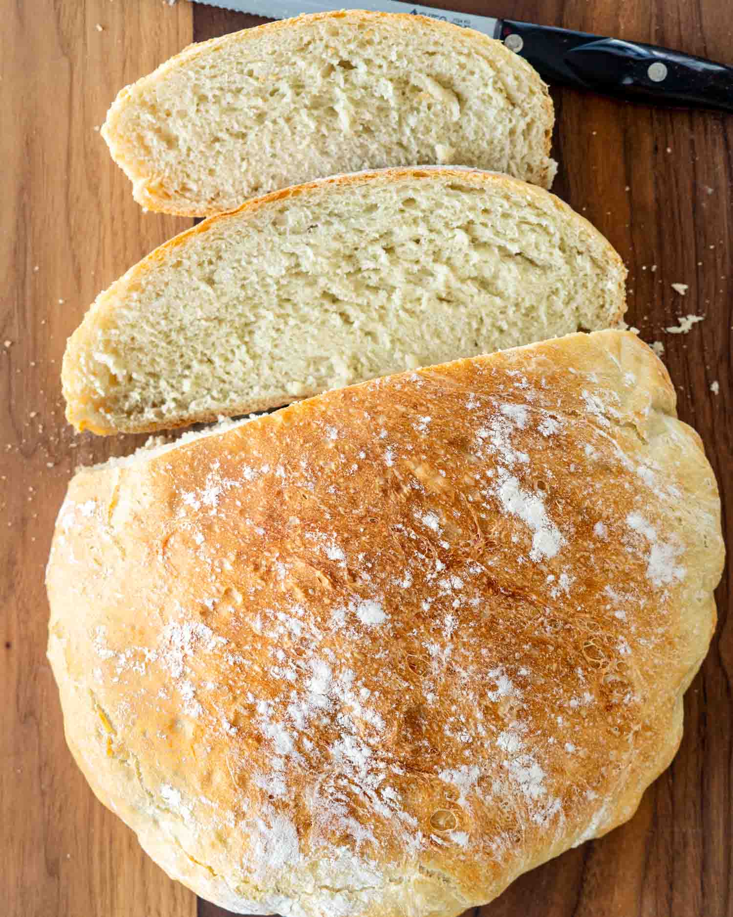 a no knead bread on a cutting board fresh out of the oven.