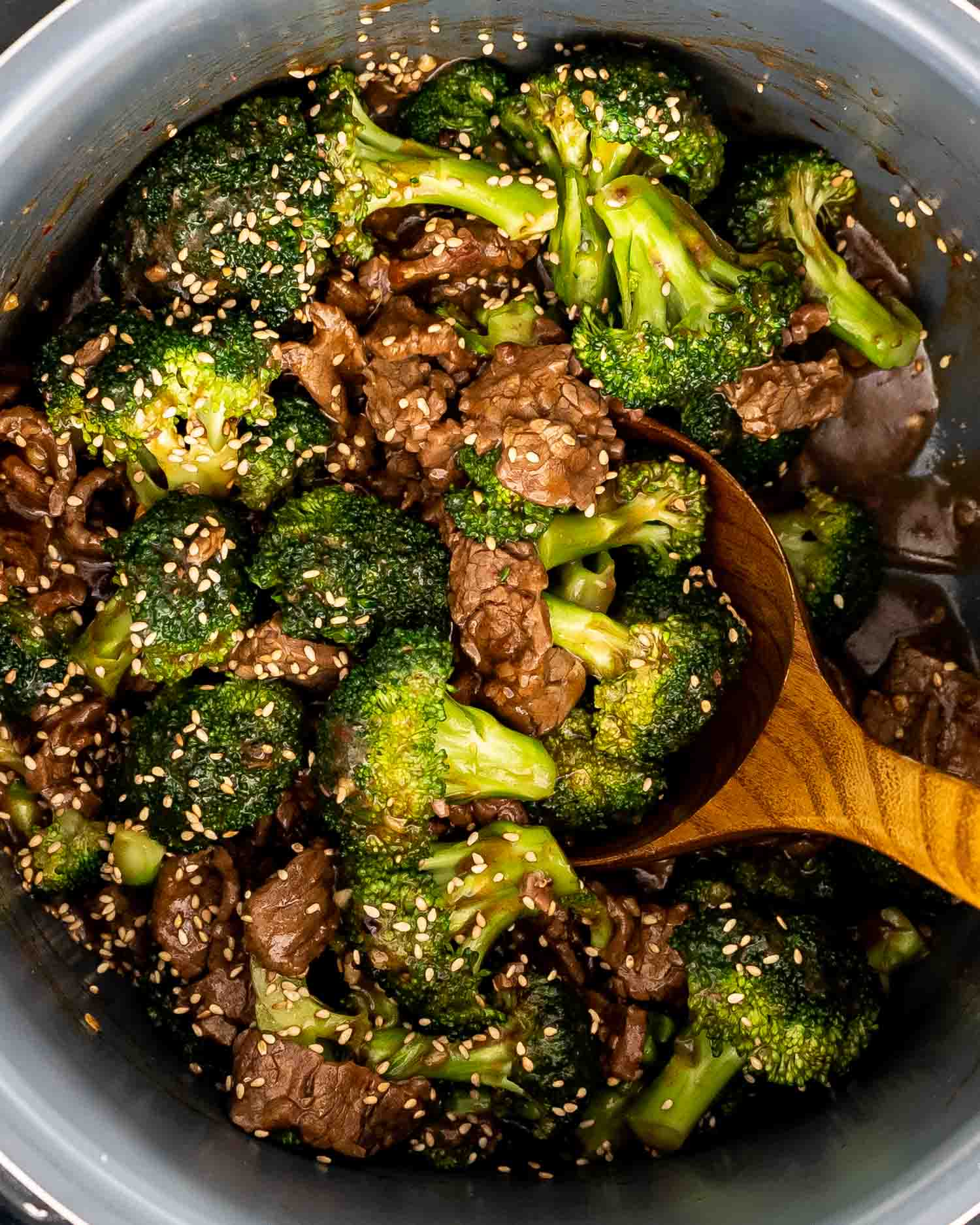 freshly made beef and broccoli in an instant pot.
