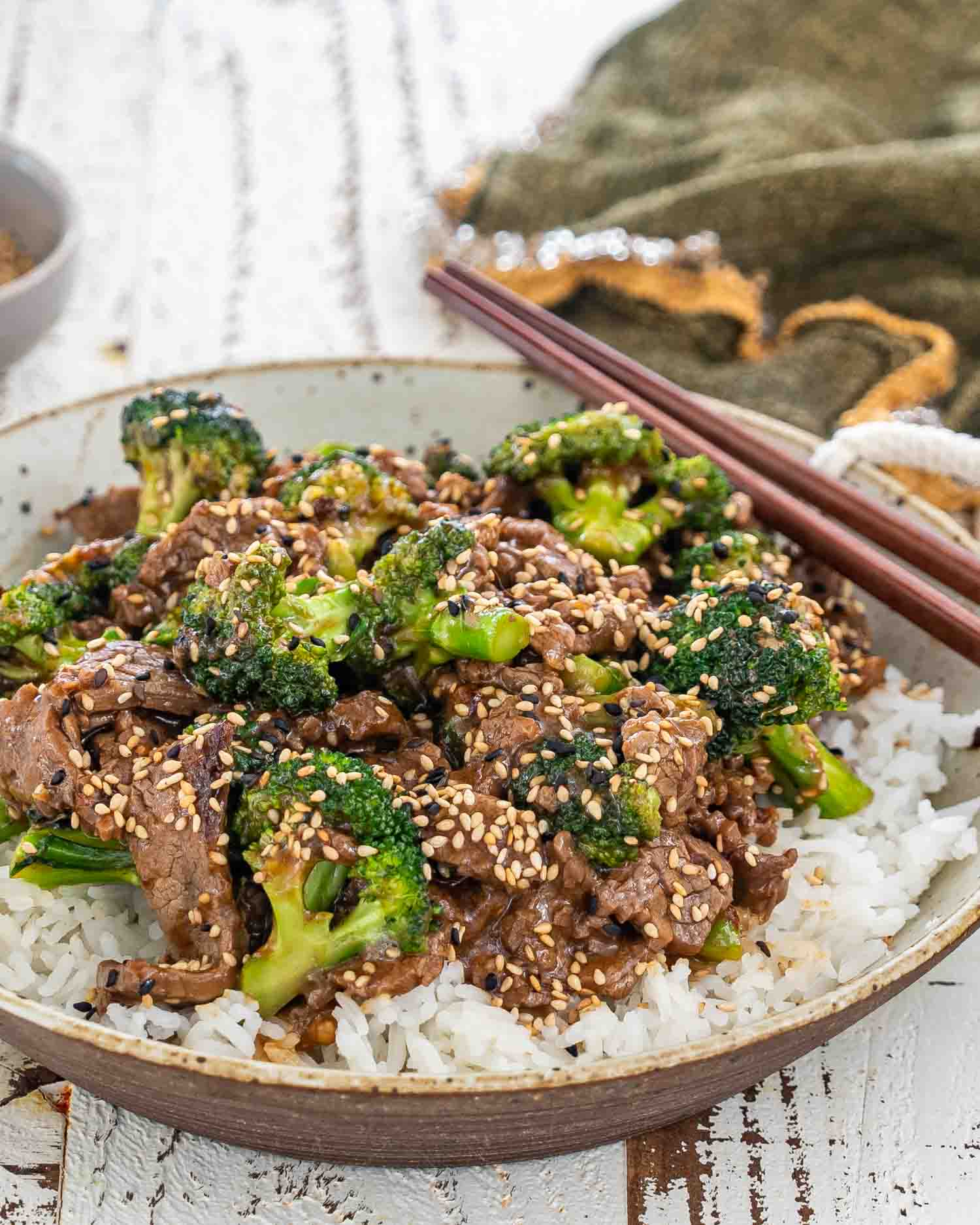 beef and broccoli that was made in an instant pot over a bed of rice in a bowl.
