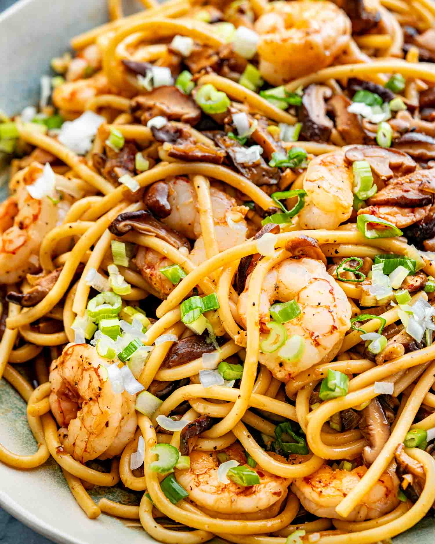 shrimp shiitake noodles in a serving platter.