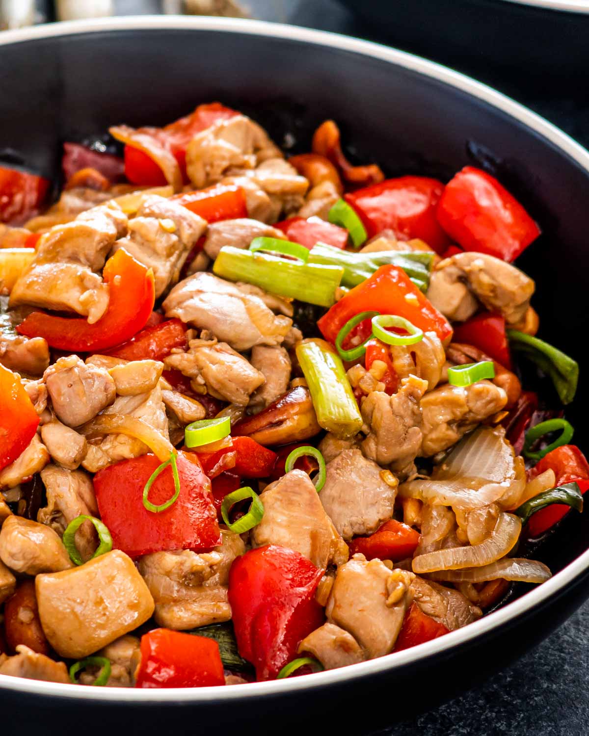 freshly made thai cashew chicken in a black plate. 