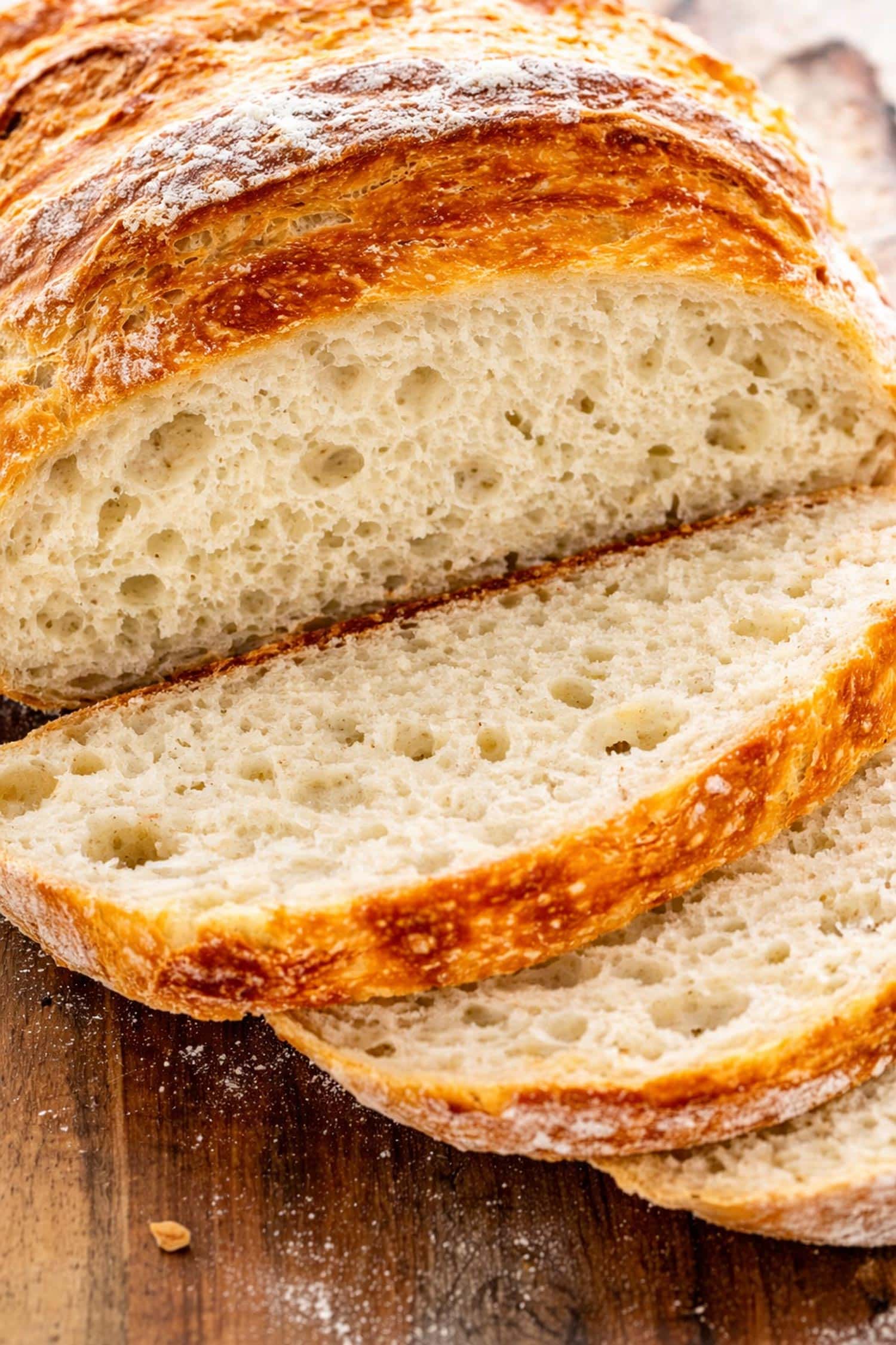 no knead bread sliced.
