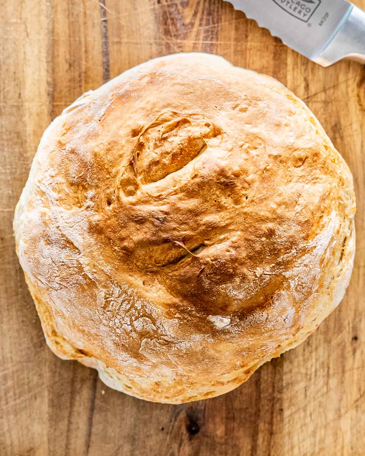 a no knead bread that was made in an air fryer on a cutting board.
